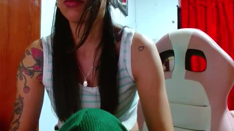 sexmilkdirty online show from December 18, 11:44 pm