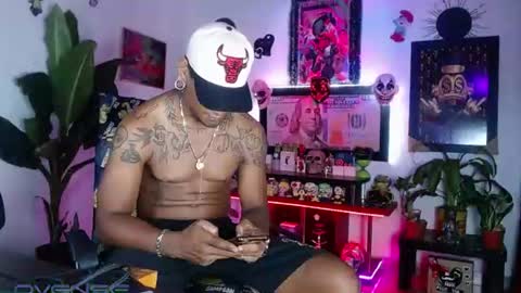 Aharon  ravelo online show from July 9, 3:32 am