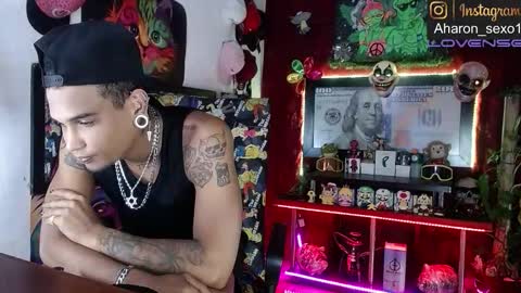 Aharon  ravelo online show from November 29, 6:43 am