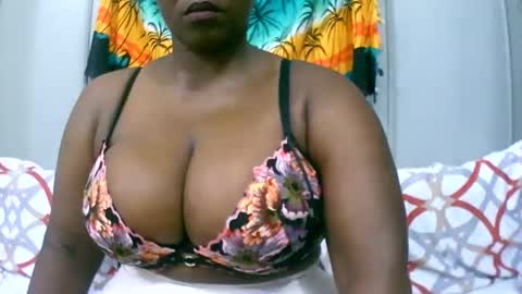 sexxi_ebony online show from December 4, 12:32 am