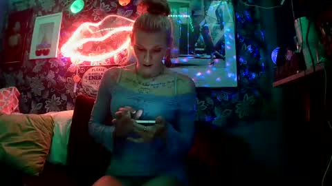 Leeah CloudZzz online show from October 28, 8:15 am