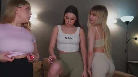 Hannah Monica Annie Andrea Eva Lina online show from March 6, 8:19 am