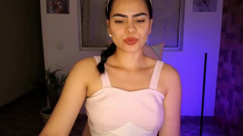 Snapshot of sexxylady__ chatting on February 17, 11:02 am Angie online show from February 17, 11:02 am