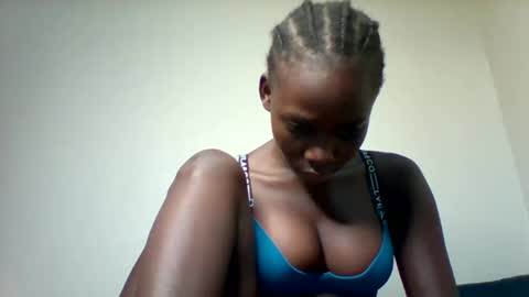 Snapshot of sexxyvajaina chatting on December 6, 12:07 am sexxyvajaina online show from December 6, 12:07 am
