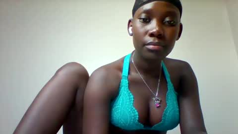 Snapshot of sexxyvajaina chatting on December 2, 11:35 pm sexxyvajaina online show from December 2, 11:35 pm
