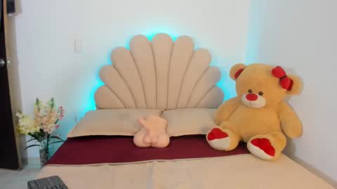 Snapshot of sexy_3512 chatting on January 7, 6:35 pm LUXURY online show from January 7, 6:35 pm
