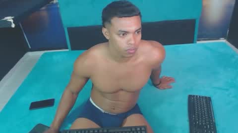 Snapshot of sexy_bigcock01 chatting on January 22, 1:00 pm sexy_bigcock01 online show from January 22, 1:00 pm