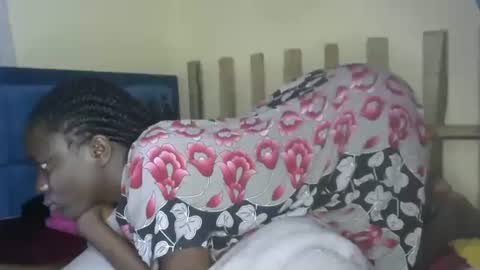 sexy_butty01 online show from November 3, 7:59 pm