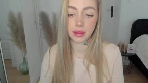 C o r a l i e online show from February 13, 8:59 am