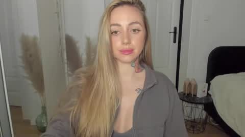 C o r a l i e online show from February 26, 9:20 pm