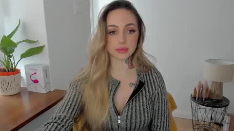 C o r a l i e online show from January 25, 10:51 am