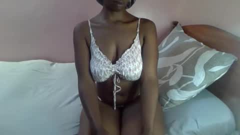 Snapshot of sexy_ellahh chatting on September 12, 3:30 am Ellahh online show from September 12, 3:30 am