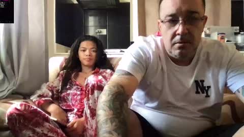 Sexy Ginuin Couple online show from April 2, 1:13 am