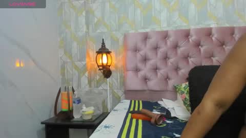 Snapshot of sexy_hot_mature chatting on February 19, 11:57 pm lina online show from February 19, 11:57 pm