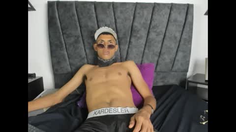 sexy_latin_cum online show from November 1, 10:36 am