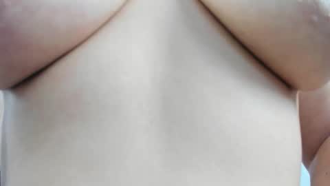 Snapshot of sexy_lily20 chatting on September 16, 7:11 am Lily online show from September 16, 7:11 am