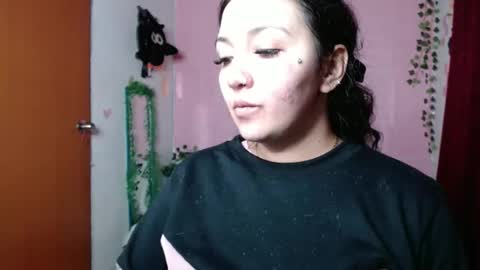 Snapshot of sexy_lolas chatting on February 21, 8:18 am sexy lolas online show from February 21, 8:18 am