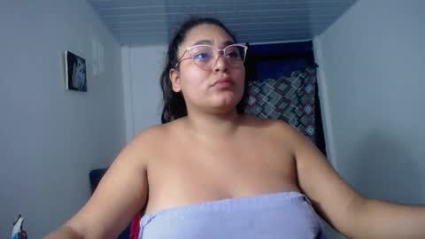 Snapshot of sexy_love_15 chatting on September 19, 5:11 am SIRENA LOVE online show from September 19, 5:11 am