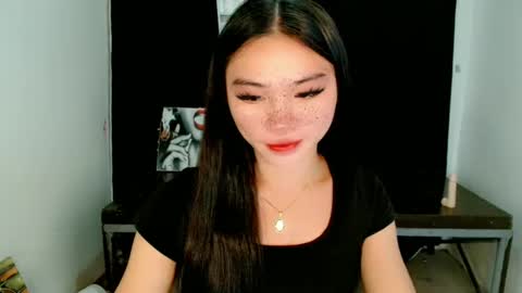 Snapshot of sexy_mikaxoxo chatting on February 27, 12:23 pm mika online show from February 27, 12:23 pm