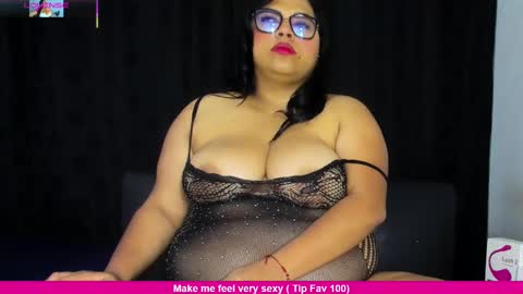 Snapshot of sexy_milfy01 chatting on February 25, 3:52 am Jenny I am a freelance model online show from February 25, 3:52 am