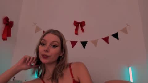 Snapshot of sexy_misses19 chatting on December 27, 7:57 pm Ellie Mia online show from December 27, 7:57 pm