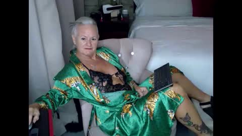 Sexy GILF Allie Kay online show from May 30, 4:11 am