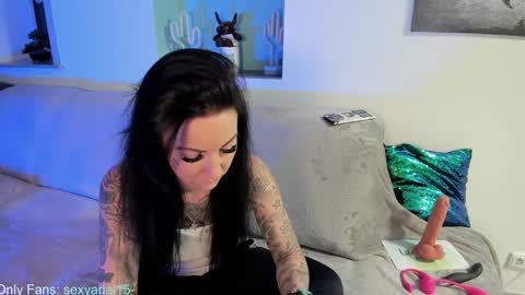 Snapshot of sexyariel15 chatting on December 1, 7:16 pm SexyAriel15 online show from December 1, 7:16 pm