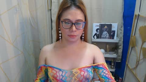 Snapshot of sexyasiantsxx chatting on February 3, 9:19 am Denise online show from February 3, 9:19 am