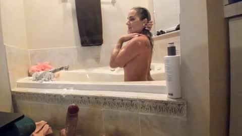 sexybeachmom online show from December 20, 1:01 am