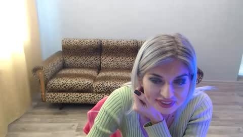 sexybeatriice online show from October 18, 7:23 am