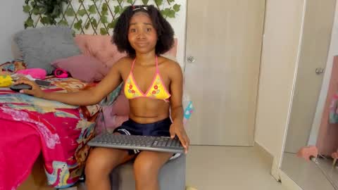 Snapshot of sexybrunnetem chatting on March 8, 12:20 pm sofia online show from March 8, 12:20 pm