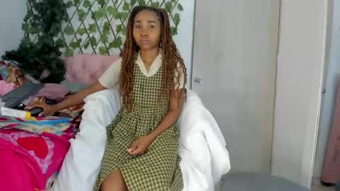 Snapshot of sexybrunnetem chatting on February 23, 11:44 am sofia online show from February 23, 11:44 am