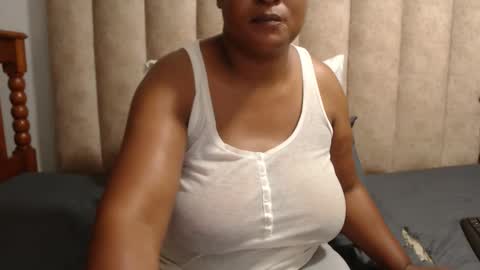 sexybustyxx online show from March 31, 2:17 pm