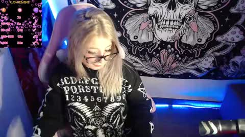 Snapshot of sexycarriie chatting on January 2, 5:35 am Carrie online show from January 2, 5:35 am