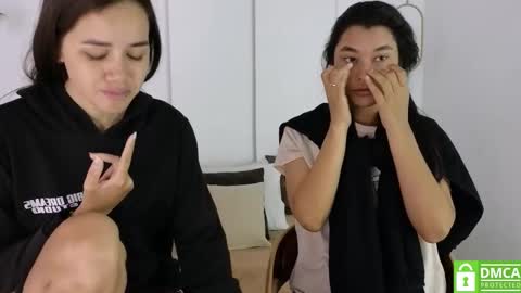 chanell and yina online show from November 4, 1:23 pm