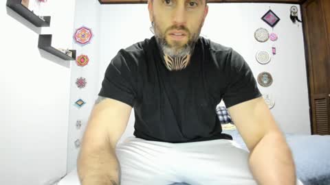 Snapshot of sexycolombian2022 chatting on January 5, 1:03 am Antonioylola online show from January 5, 1:03 am