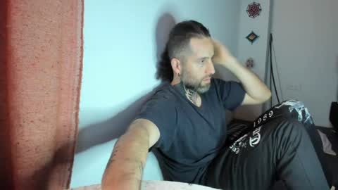 Snapshot of sexycolombian2022 chatting on January 1, 12:33 pm Antonioylola online show from January 1, 12:33 pm
