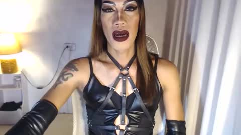 Devine online show from December 16, 1:02 am