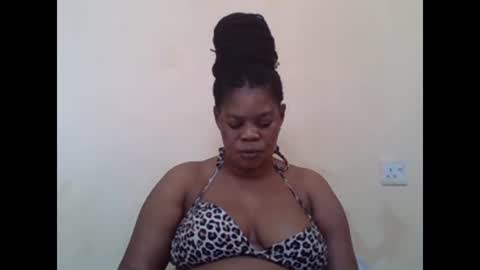 Snapshot of sexydove2 chatting on February 23, 12:48 pm EMILY online show from February 23, 12:48 pm