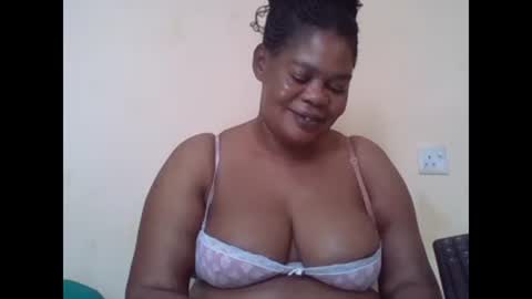 Snapshot of sexydove2 chatting on February 27, 7:08 am EMILY online show from February 27, 7:08 am