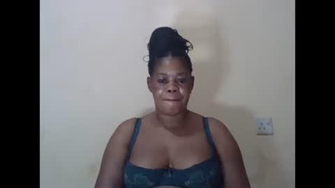 Snapshot of sexydove2 chatting on February 16, 3:26 am EMILY online show from February 16, 3:26 am