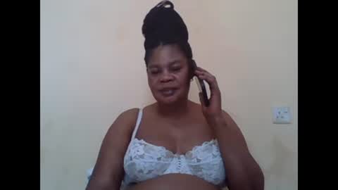 Snapshot of sexydove2 chatting on February 22, 12:40 pm EMILY online show from February 22, 12:40 pm