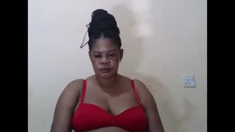 Snapshot of sexydove2 chatting on February 16, 6:21 pm EMILY online show from February 16, 6:21 pm