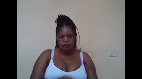 Snapshot of sexydove2 chatting on February 12, 6:40 am EMILY online show from February 12, 6:40 am