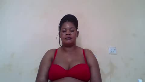 Snapshot of sexydove2 chatting on February 16, 6:32 am EMILY online show from February 16, 6:32 am