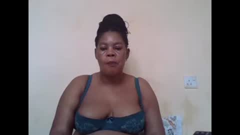 Snapshot of sexydove2 chatting on February 24, 7:44 am EMILY online show from February 24, 7:44 am