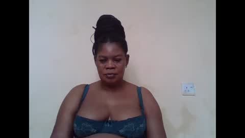 Snapshot of sexydove2 chatting on February 20, 7:23 am EMILY online show from February 20, 7:23 am