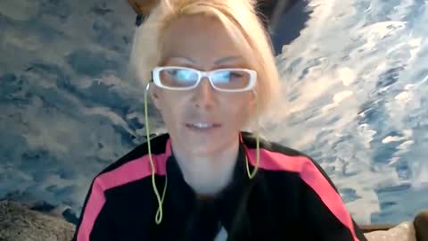 Snapshot of sexyeni chatting on February 3, 12:15 am ENI pvt moan your name WHEN I M NOT online you tell me in SNAPCHAT deal yes add me... FREE TWITTER magiconline101...... online show from February 3, 12:15 am