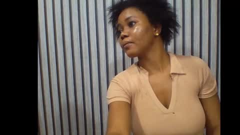 Snapshot of sexyeye368293 chatting on October 12, 1:53 am sexyeye368293 online show from October 12, 1:53 am