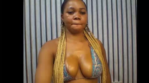 Snapshot of sexyeye368293 chatting on October 29, 12:23 am sexyeye368293 online show from October 29, 12:23 am